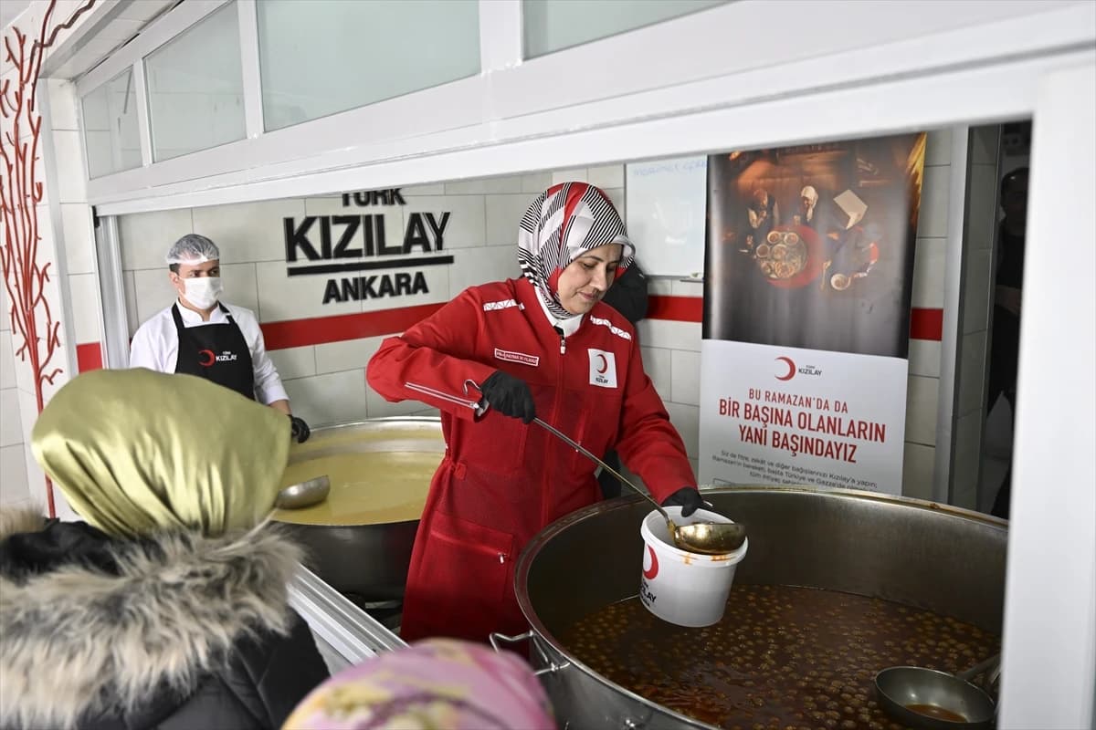 Türk Kızılay’dan Ramazan bereketi: 81 ilde günlük 60 bin kişiye sıcak yemek ulaştırılıyor