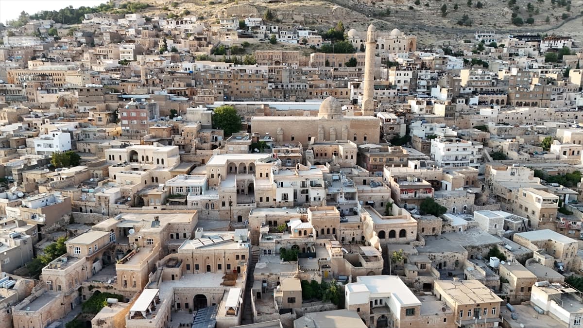 Mardin ve Batman'da sıcaklardan damda uyuyarak korunuyorlar