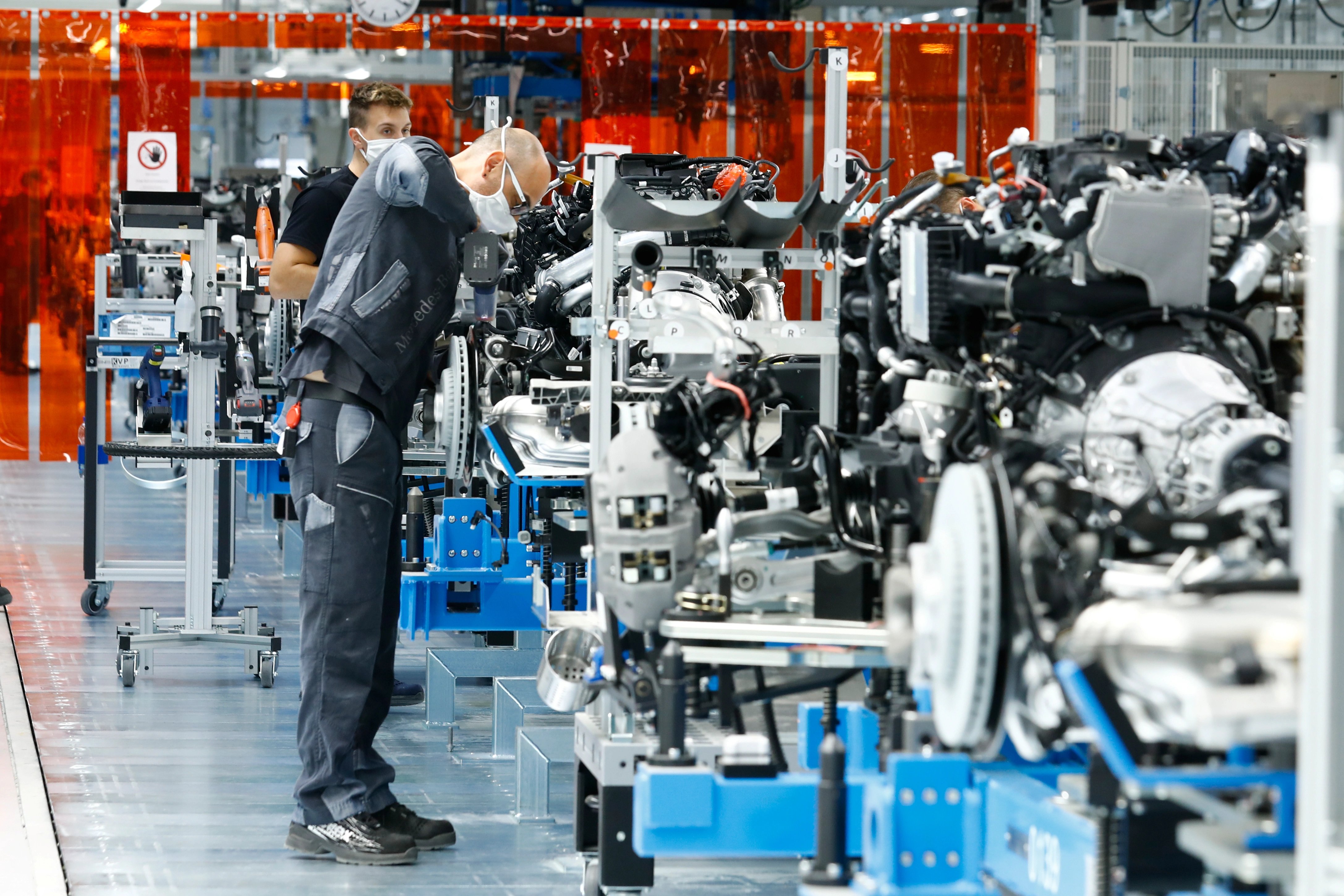German Industry Pushes 40-Hour Work Week Without Extra Pay