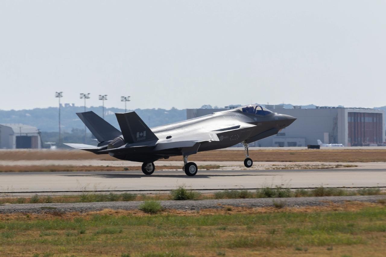 Kanada'nın ilk F-35A savaş uçağı ilk uçuşunu yaptı