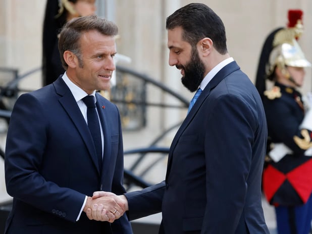 Macron'dan Suriye'ye yönelik yaptırımların kaldırılması çağrısı