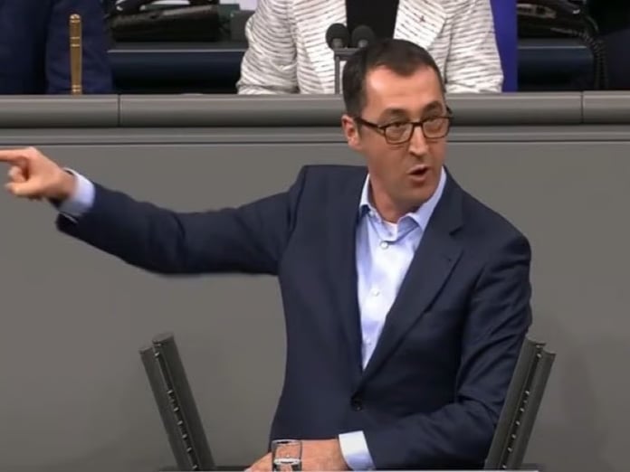Almanya'da ilk: Türk asıllı Cem Özdemir eyalet başbakanı oldu