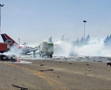 İsrail Sana Havalimanı'na saldırdı: Son uçak vuruldu