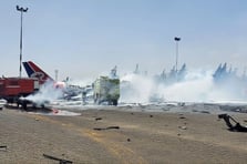 İsrail Sana Havalimanı'na saldırdı: Son uçak vuruldu