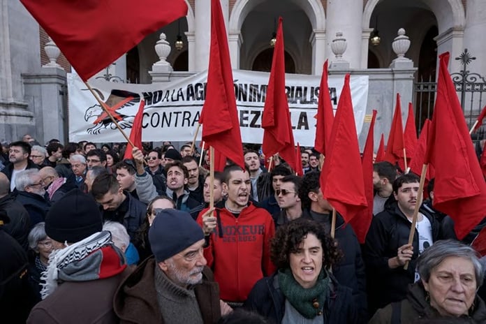 İspanya solu ABD'yi protesto etmek için sokağa çıktı