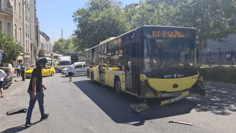Beyoğlu Tarlabaşı'nda İETT otobüsü kazası: Çok sayıda araç hasar gördü, yaralılar var