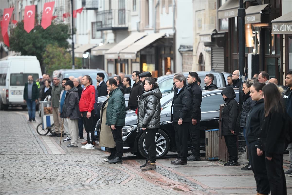 Türkiye Atatürk'ü ölüm yıl dönümünde andı