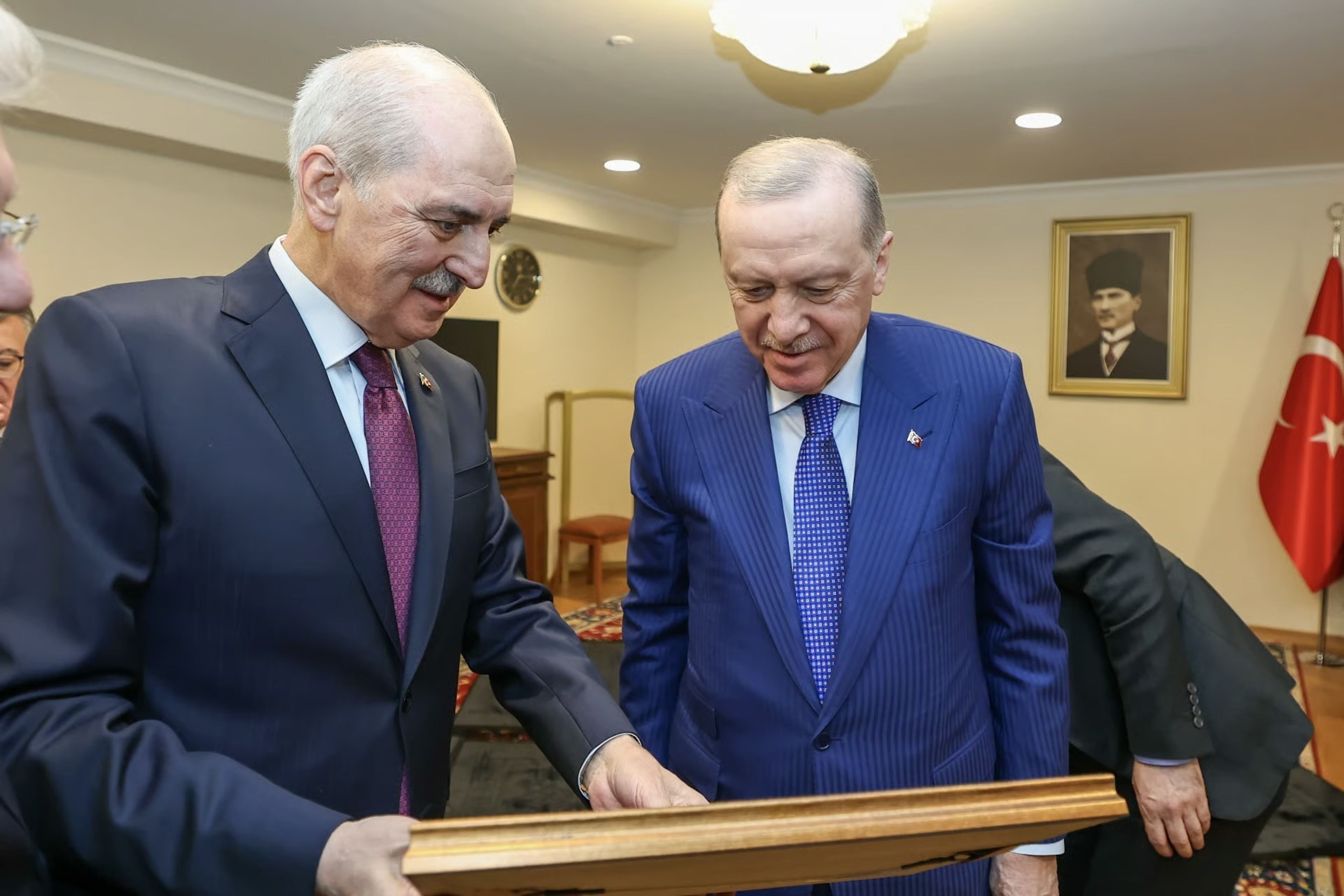 Cumhurbaşkanı Erdoğan’a Sırrı Süreyya Önder fotoğrafı