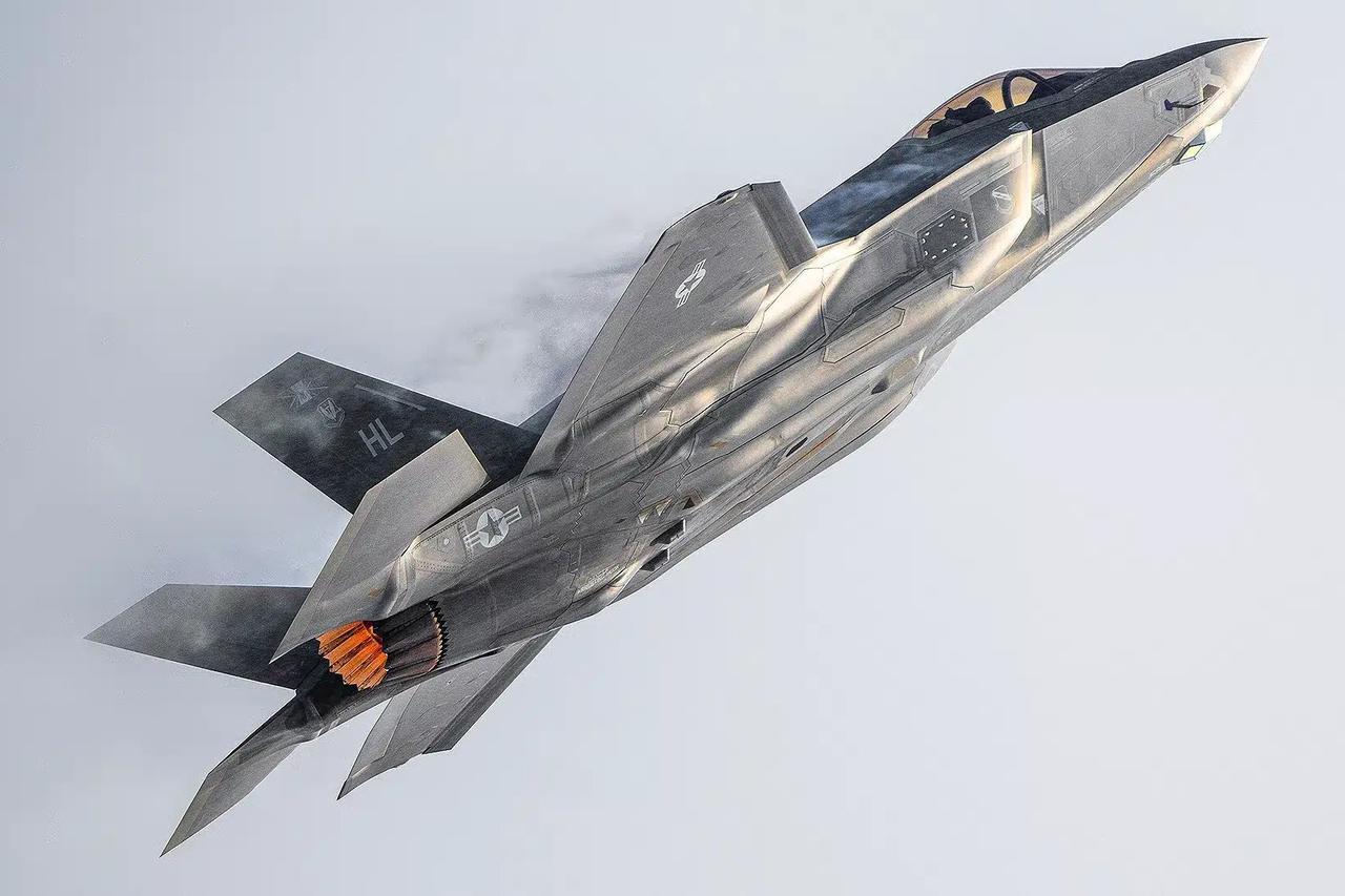 Danimarka'ya F-35 teslimatları devam ediyor