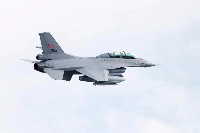 Norveç, Ukrayna'ya F-16 jetlerinden beklenenden fazla gönderdi