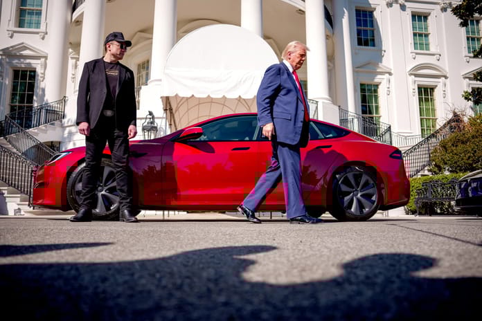 Trump ve Musk kavgası Tesla'yı vurdu: Kayıp 380 milyar dolara ulaştı