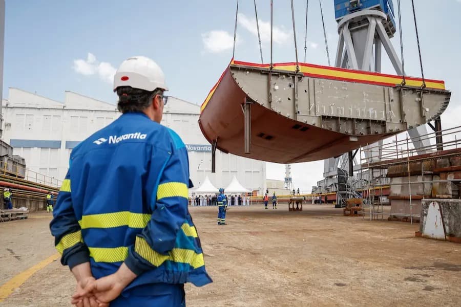 İspanya'nın F113 fırkateyni takvimin önüne geçti