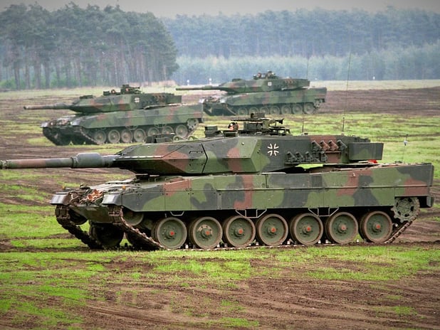 Almanya'dan 25 milyar avroluk tank siparişi
