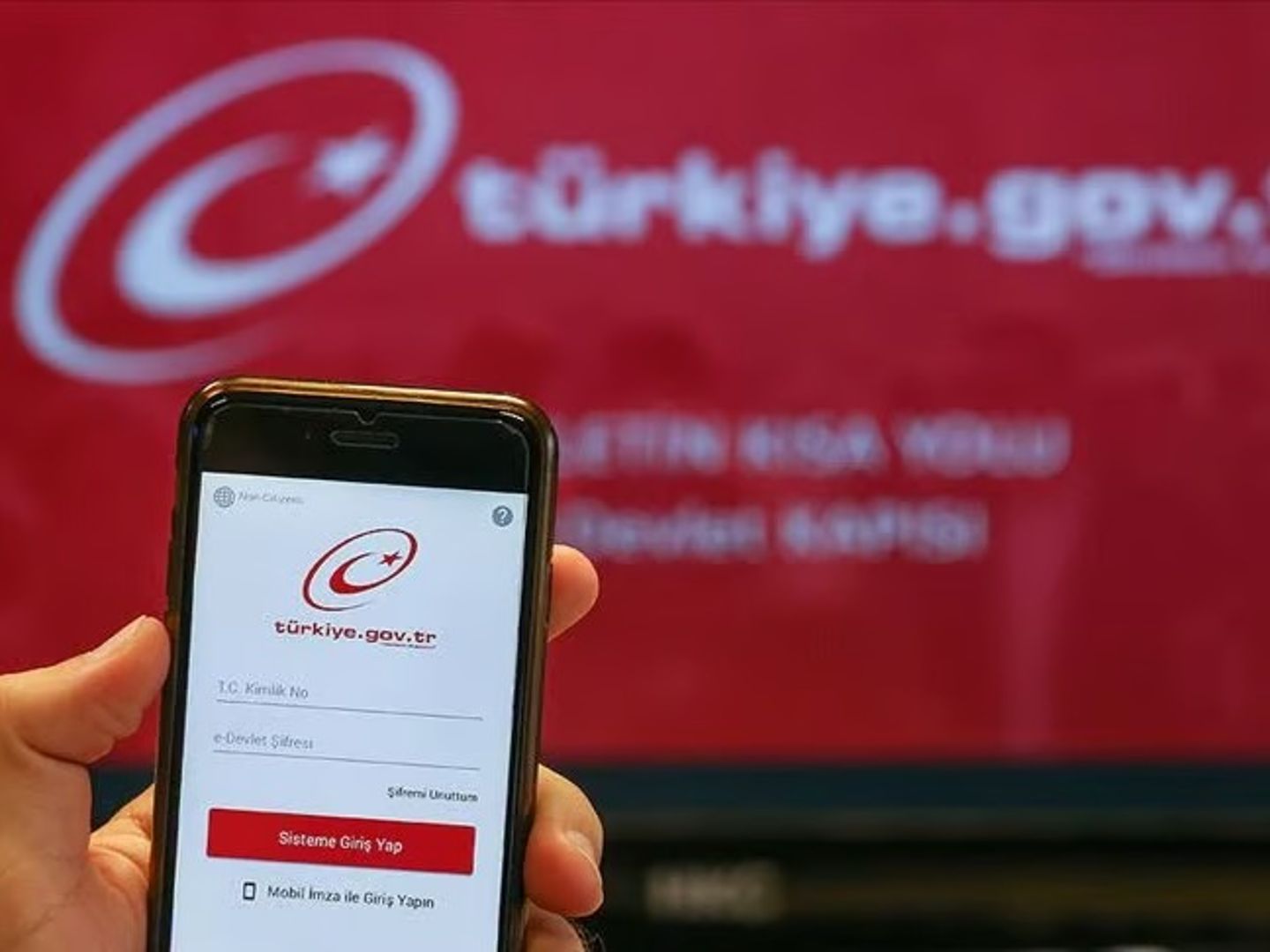 Sosyal medyada e-Devlet dönemi: Yaş doğrulaması için 'dijital anahtar' geliyor