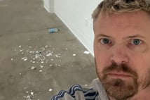 Sanatta yapay zeka tartışması: Eserleri yiyerek protesto etti