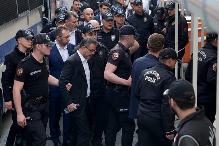 Yolsuzluk soruşturmasında gözaltına alınan isimlerin ifadelerine ulaşıldı