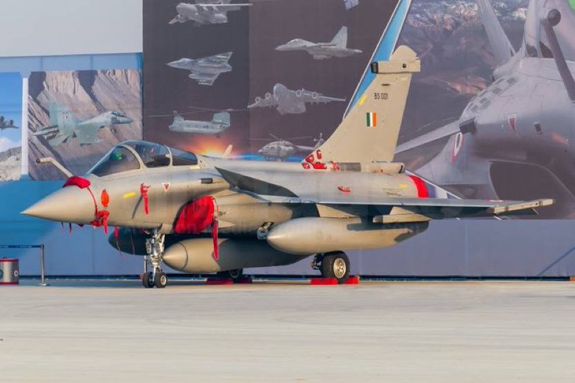 Hindistan'a ait düşürülen Rafale savaş uçağı - BS-001 kuyruk numaralı