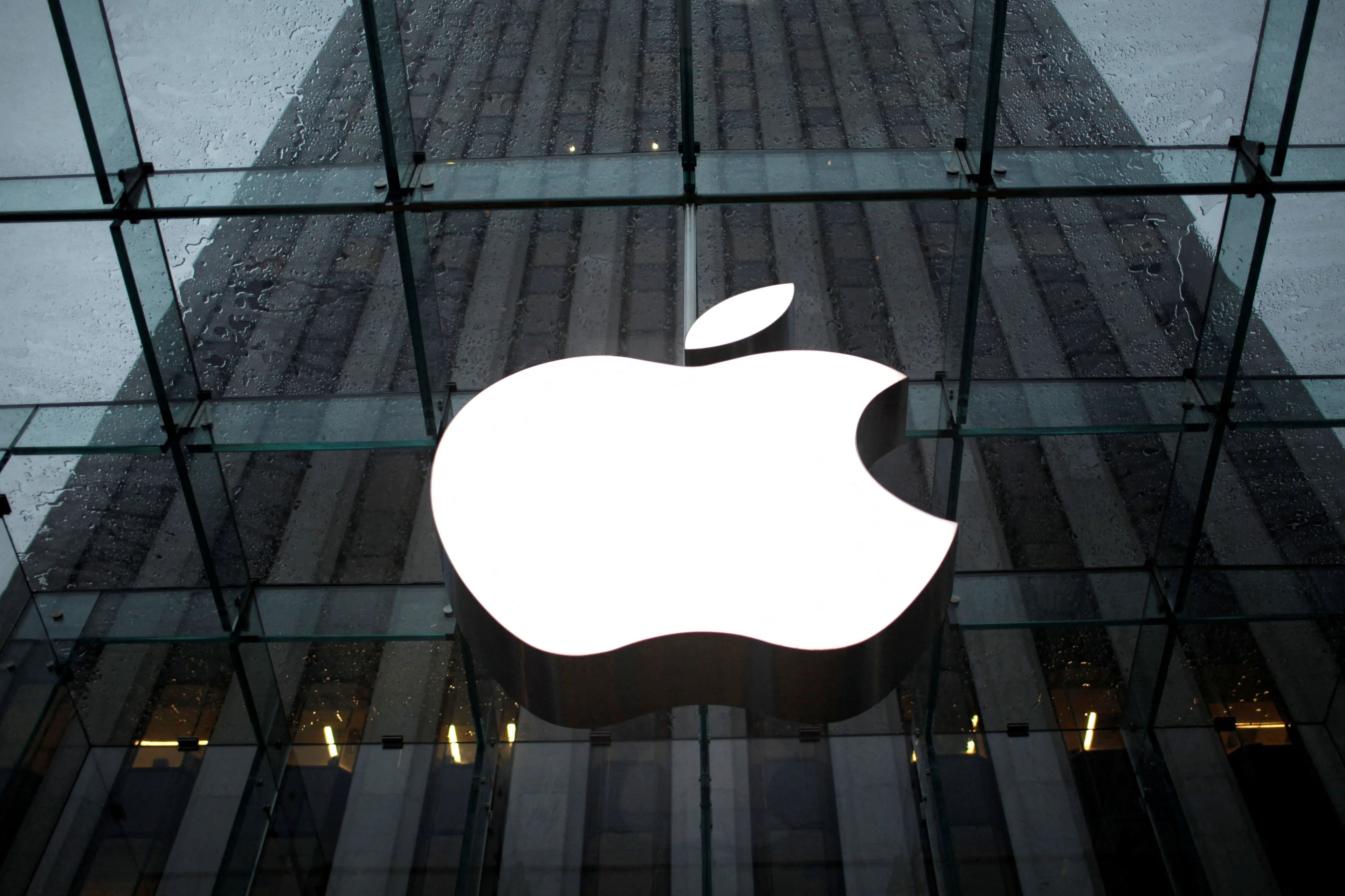 Apple Tim Cook'un yerine yeni CEO arıyor