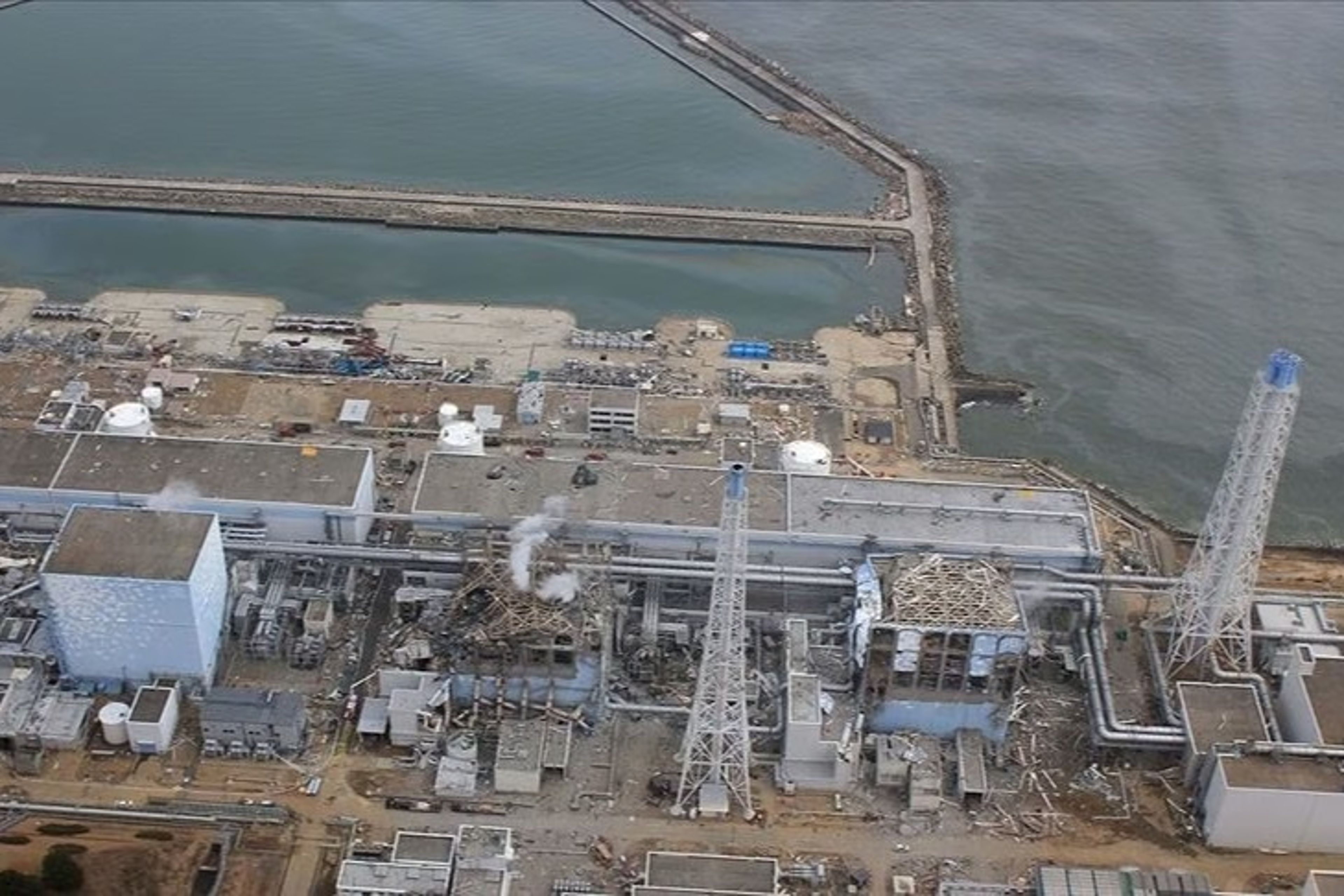 Tsunami uyarısı sonrası Fukuşima Nükleer Santrali tahliye edildi