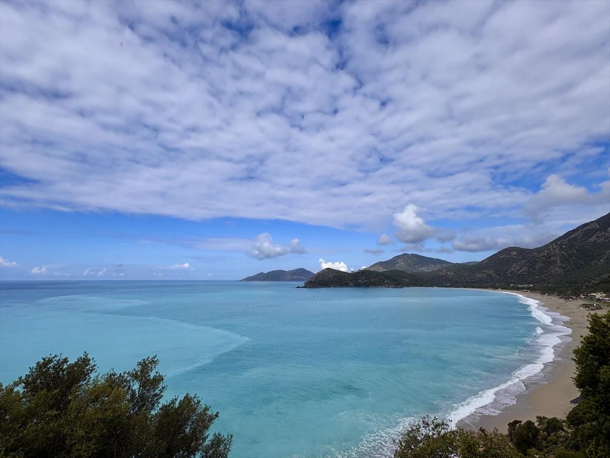 Muğla Fethiye'de sağanak yağış sonrası Ölüdeniz turkuaz renge büründü