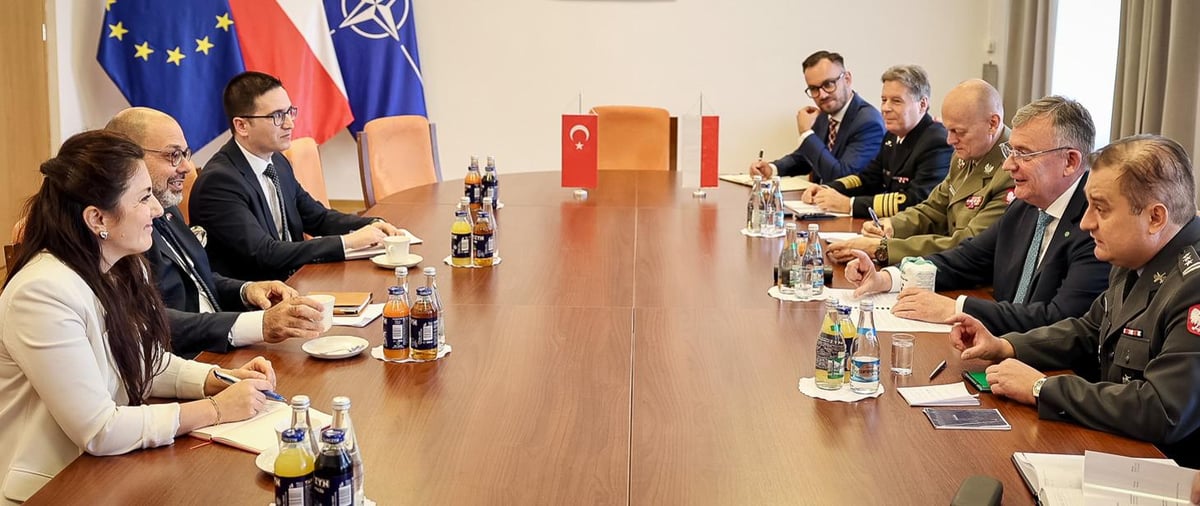 Bejda ve Denktaş Varşova’da savunma iş birliği görüşmesi