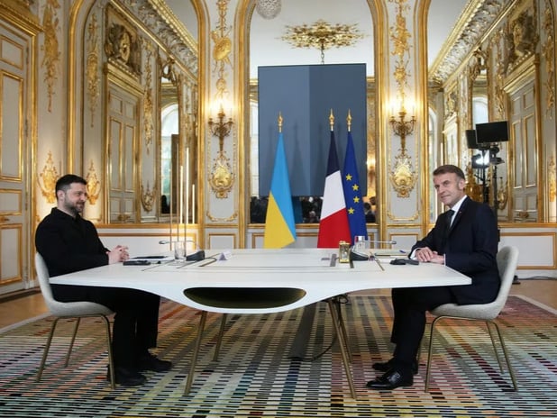 Macron ve Zelenskiy Trump'ın barış planını görüştü