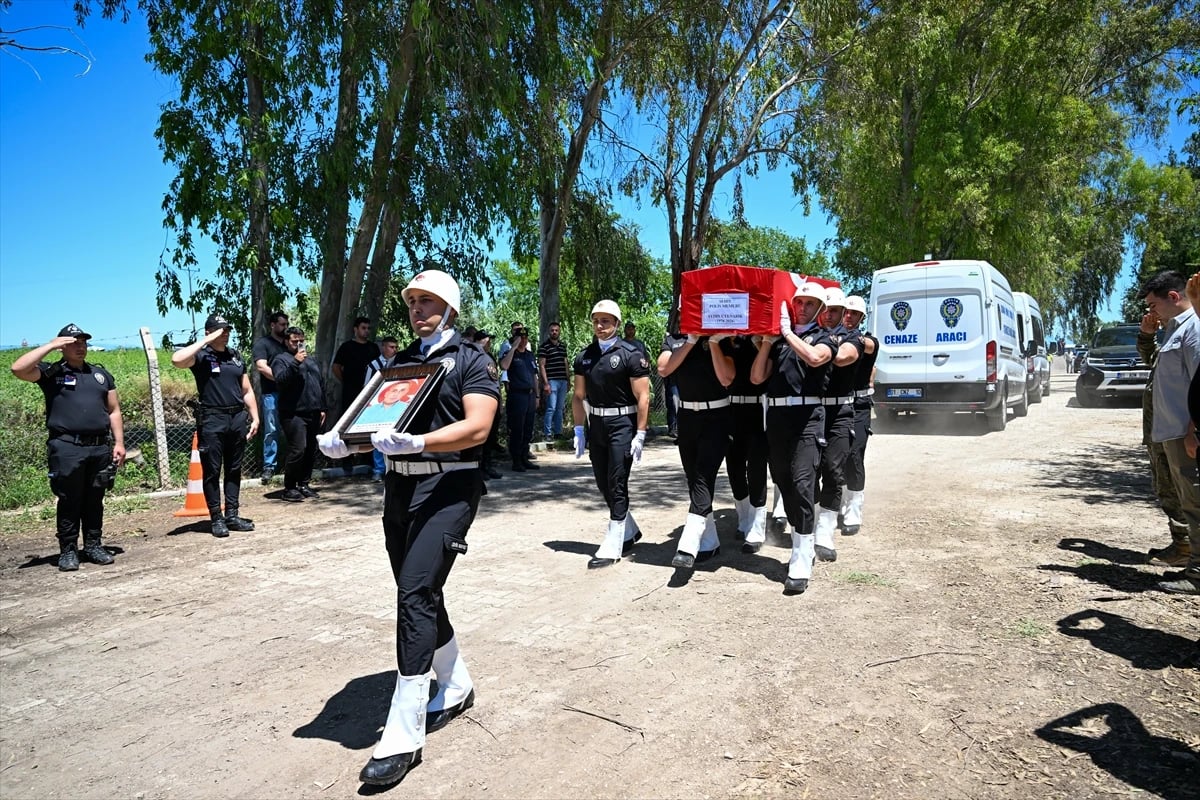 Trafik kazasında şehit düşen polis memuru son yolculuğuna uğurlandı