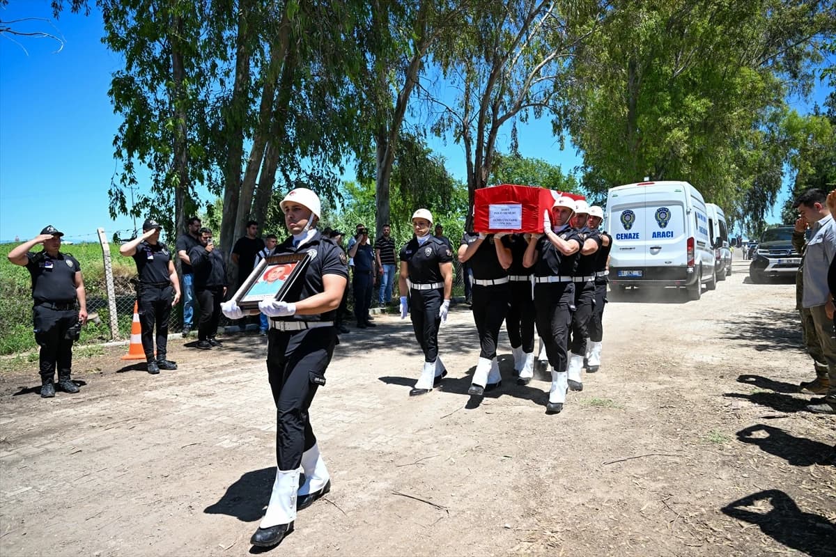 Trafik kazasında şehit düşen polis memuru son yolculuğuna uğurlandı