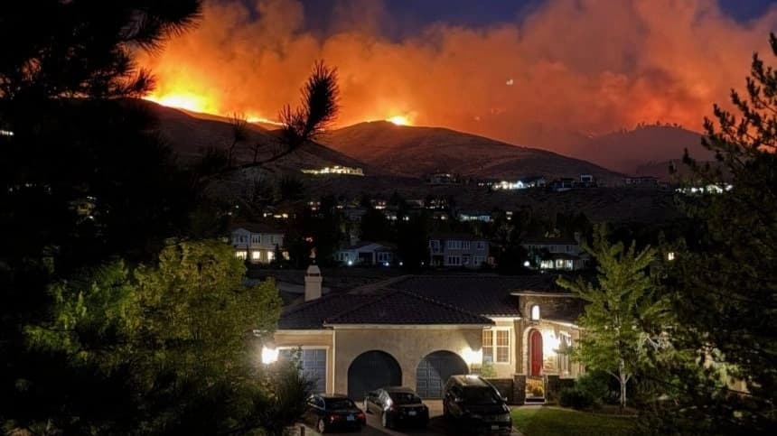Nevada’daki yangında 32 ev kül oldu