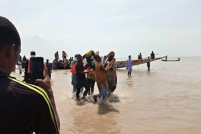 Nijerya'da teknenin batması sonucu 37 kişi hayatını kaybetti