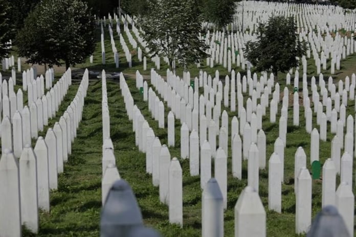 Srebrenitsa’da 30 yıl sonra 7 kurban daha toprağa verildi