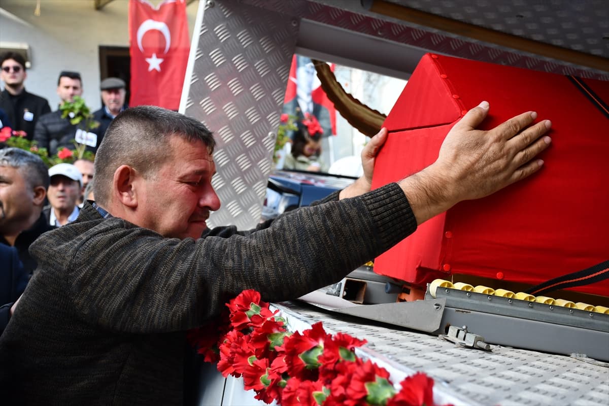 Türkiye için en acı günlerden biri: Şehitler son yolculuğuna uğurlandı