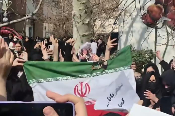 İran'da hükümetten öğrenci protestolarına ilişkin önemli açıklama