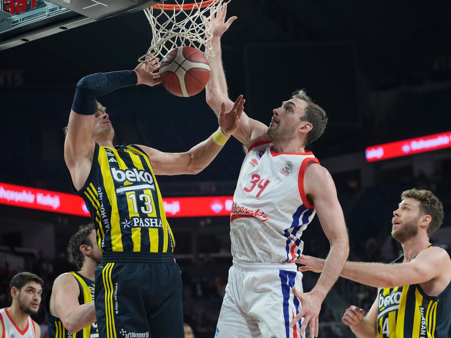 Basketbol Süper Ligi'nde çeyrek final maçları tamamlandı: Bahçeşehir Koleji ve Fenerbahçe yarı finalde