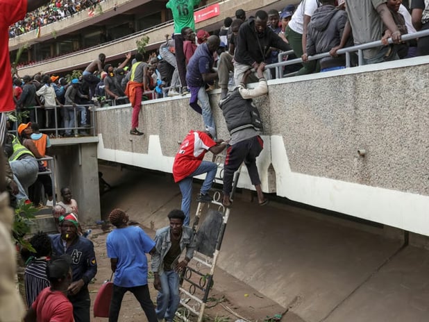 Kenya karıştı: Eski Başbakan'ın cenazesinde 4 ölü