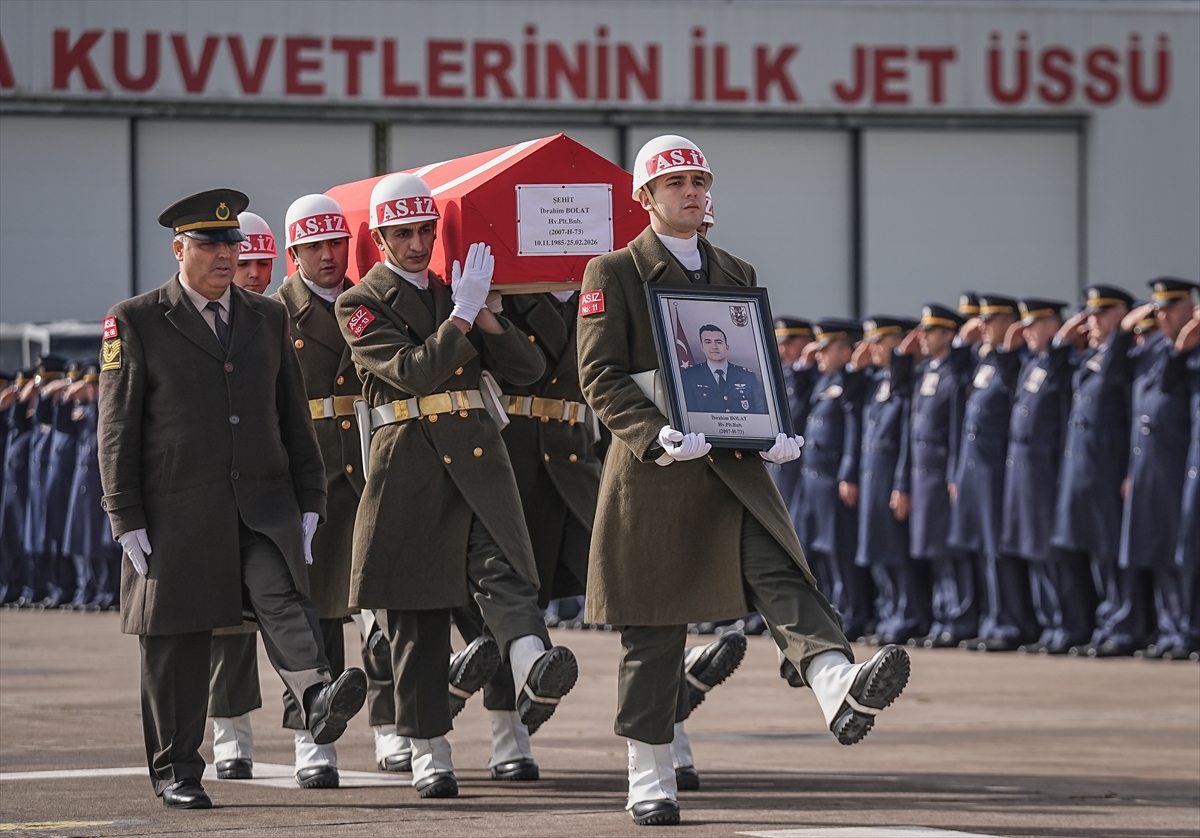 Balıkesir’de düşen F-16 savaş uçağında şehit olan pilotumuz için tören düzenlendi