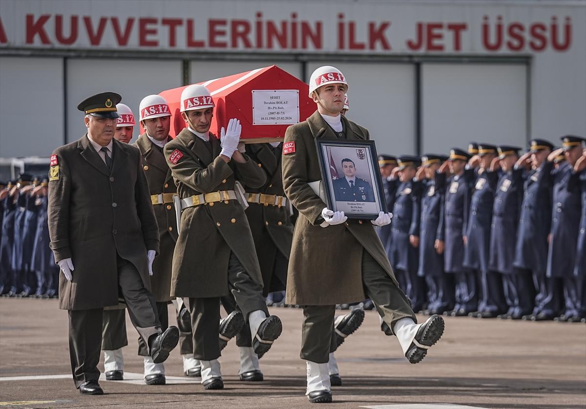 Balıkesir’de düşen F-16 savaş uçağında şehit olan pilotumuz için tören düzenlendi