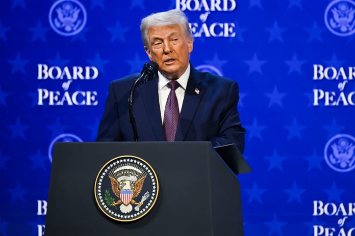 Trump, Maduro operasyonunda gizli “Discombobulator” silahının kritik rol oynadığını açıkladı