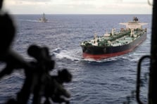 ABD’den okyanus ötesi operasyon: Karayipler’den kaçan tankere Hint Okyanusu’nda el konuldu