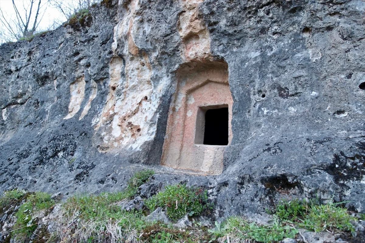 Ordu Gürgentepe'deki Tikenlice Kaya Mezarları turizme kazandırılıyor