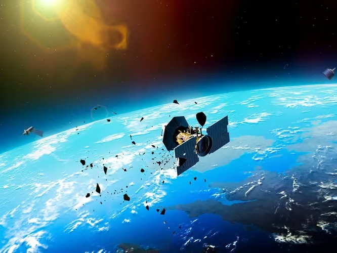 SpaceX’e ait uzay çöpü dünyaya düştü