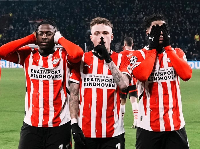 Liderlik el değiştirdi, gözler son hafta maçlarına çevrildi: Ajax ve PSV arasındaki şampiyonluk yarışı kızışıyor.