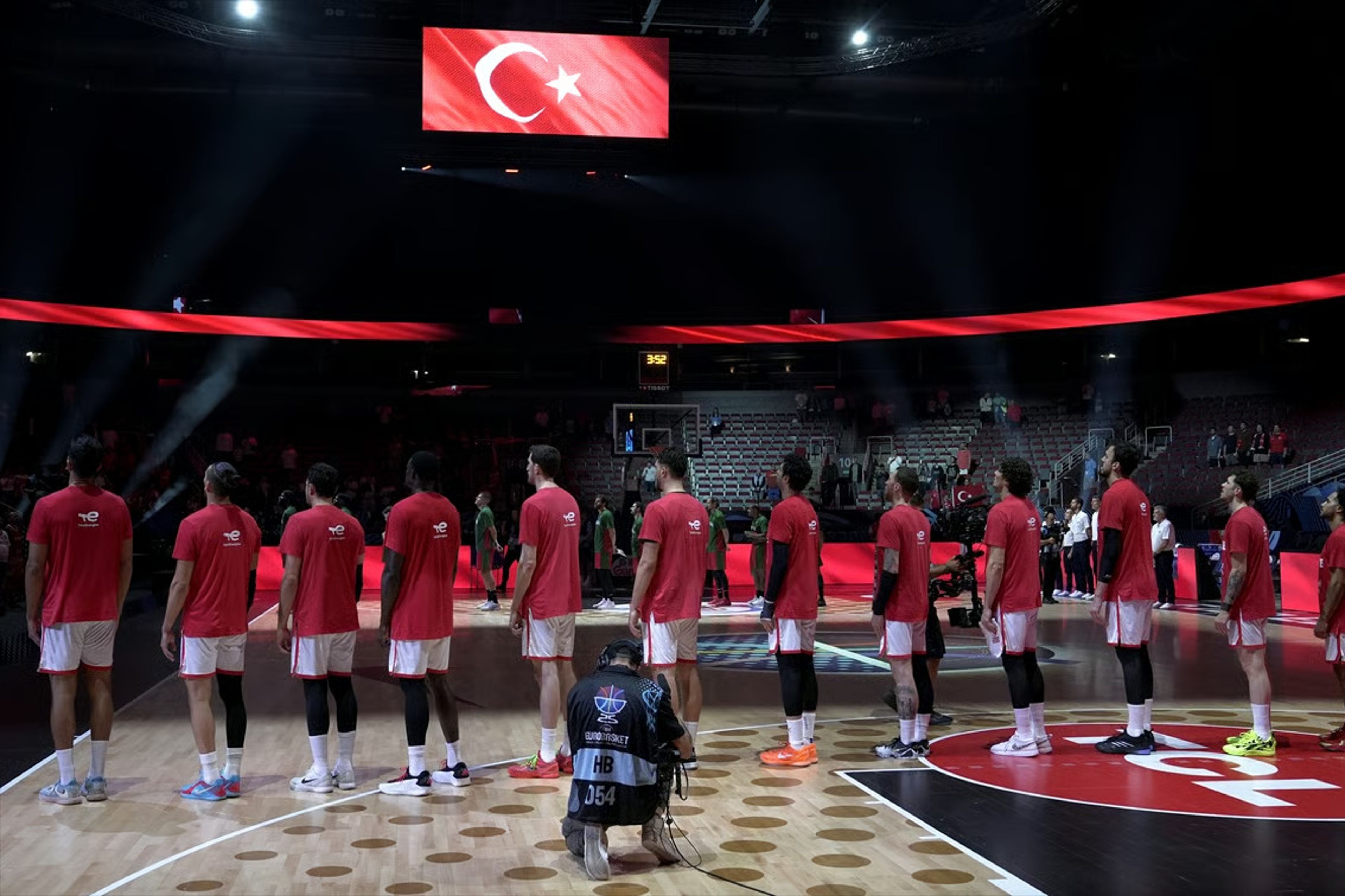 A Milli Basketbol Takımı'nın gözü madalyada: Ergin Ataman'ın öğrencileri 24 yıl sonra yarı final hasretine son vermek istiyor