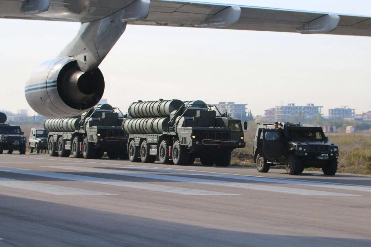 Lavrov, S-400'lerin başka ülkeye devri için Rusya onayını şart koştu