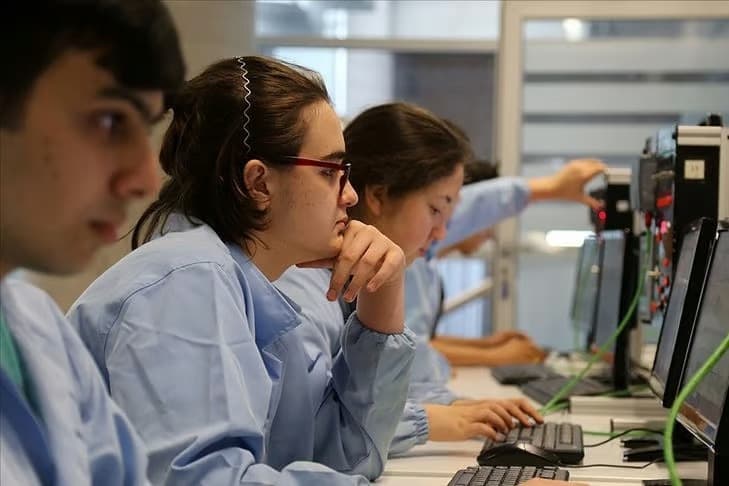 Düzce'de meslek lisesi öğrencileri üzerinden usulsüz kazanç! 12 kişi yakalandı