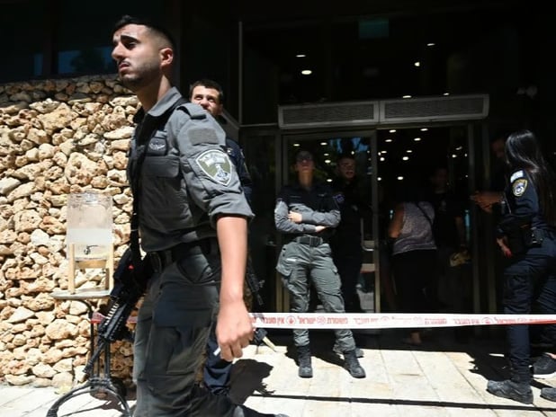 Filistinli otel çalışanı Kudüs’te iki İsrailliyi bıçakladı