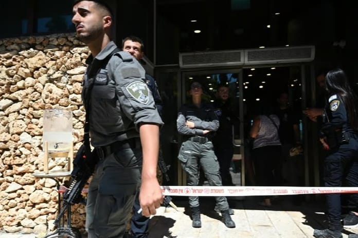 Filistinli otel çalışanı Kudüs’te iki İsrailliyi bıçakladı