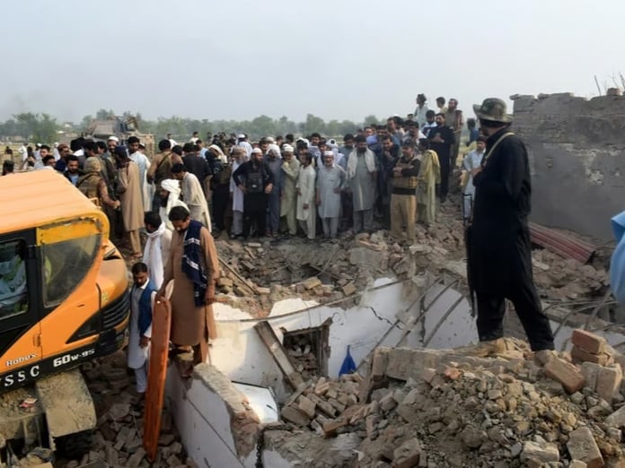 Pakistan’da polis noktasına intihar saldırısı: 15 polis öldü