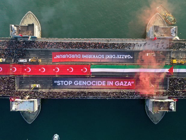 Büyük Gazze yürüyüşü yapıldı: Binler Galata Köprüsü’ne akın etti 