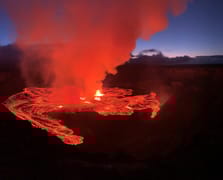 Hawaii'deki Kilauea Yanardağı lav püskürttü